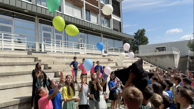 Lâcher ballons prefect.jpg